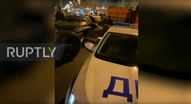 Полиција у Москви ухапсила Бетмена?! Заплењен аутомобил исти као звер чувеног суперхероја (ВИДЕО)